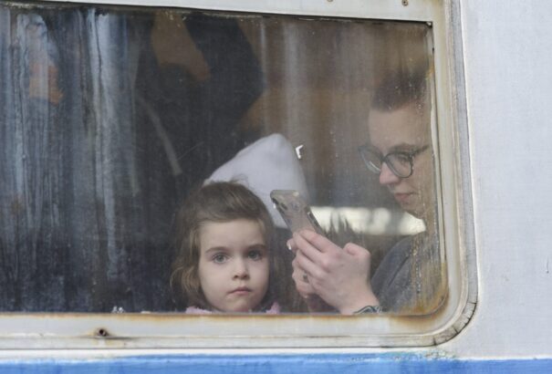 Támadás, védekezés, menekülés, agresszió – Nagyképen a háború