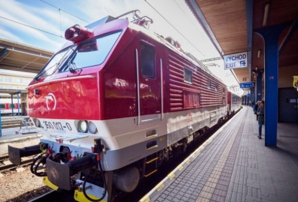 Leállították a vasúti személyforgalmat Szlovákia és Ukrajna között. A légitársaságok is törölték járataikat