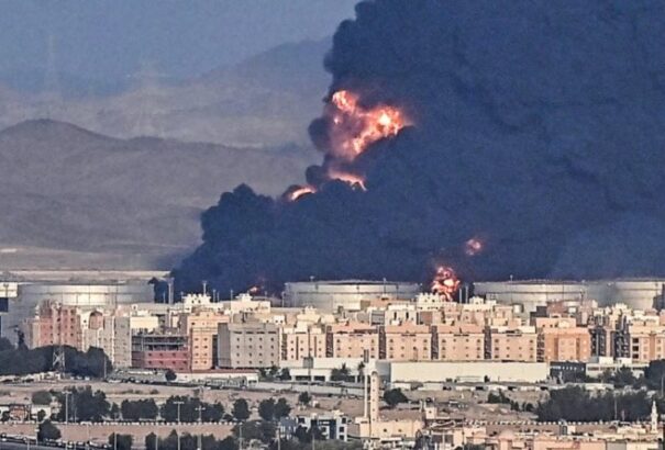 Rakétatámadás érte a Forma-1 Szaúdi Nagydíjának környékét – a futamot megtartják (videó)