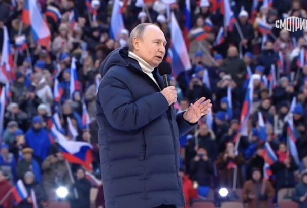 Az orosz állami TV félbeszakította Putyin beszédét (videó)