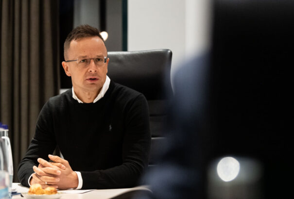 Szijjártó: mindent meg kell tenni a békéért