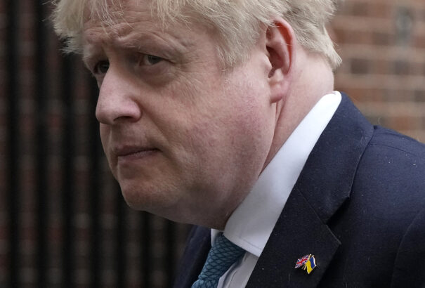 Johnson: Oroszország háborús bűncselekményeket követ el Ukrajnában