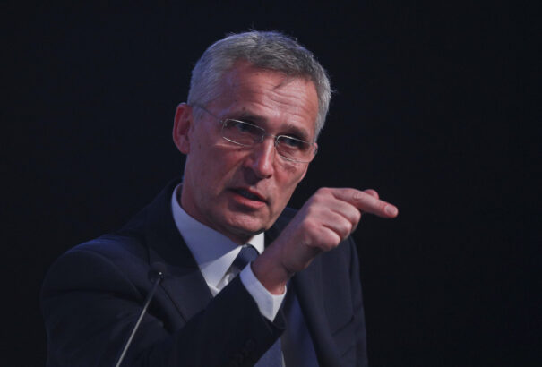 Stoltenberg: nem engedhető meg, hogy Oroszország győzzön