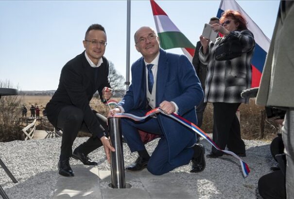 Szijjártó: Újabb híd épül Magyarország és Szlovákia között