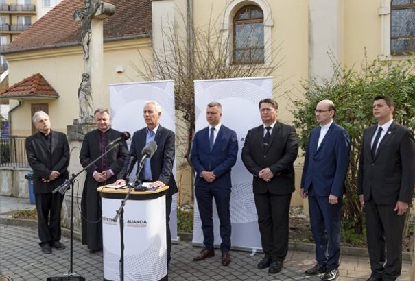 Soltész Miklós Dunaszerdahelyen: az egyházak támogatása minden szempontból erősíti a helyi közösségeket