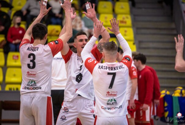 Szerda esti meccslabda Komáromban: Hazai pályán juthat döntőbe a Rieker UJS Komárom férfi röplabdacsapata