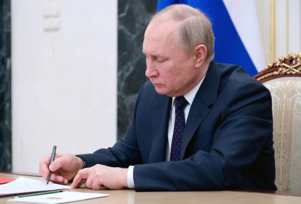 Putyin választ fontolgat a NATO-katonák kelet-európai elhelyezése miatt