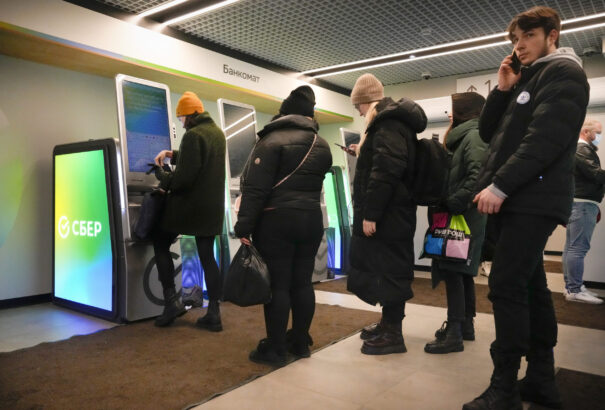 Az EU beveti a szankciós csomagot Oroszország ellen – jön a SWIFT-tilalom