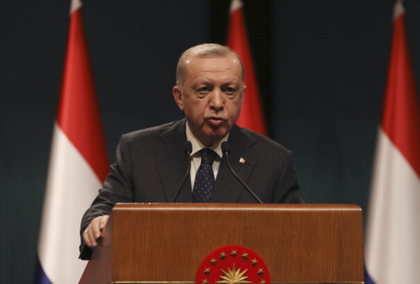 Erdogan az Ukrajnából való „tiszteletet érdemlő kivonulásra” szólította fel Putyint