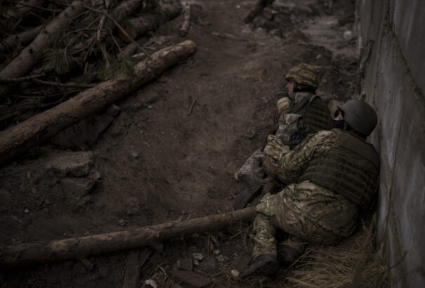 BBC: Oroszország havonta 5 000 fontot kínál azoknak a szír férfiaknak, akik részt vesznek a harcokban