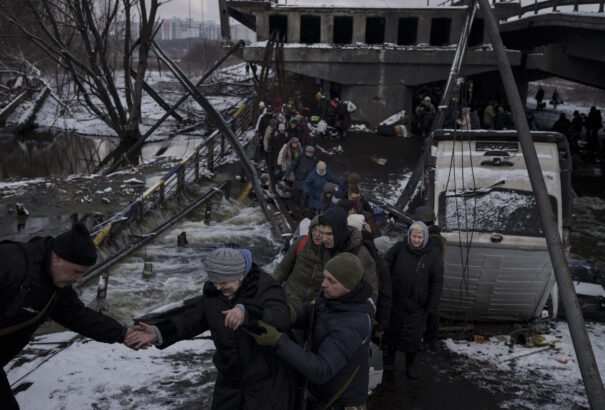 Több ukrán városból viszonylag jól halad az evakuáció, Mariupolból azonban megint rossz hírek érkeztek