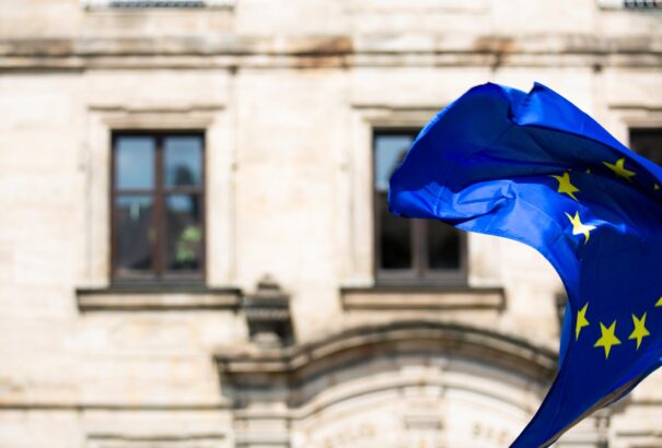 Brüsszel észhez tér? Az egység érdekében felfüggesztené a Magyarország és Lengyelország elleni boszorkányüldözést