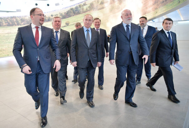 Történész: Az orosz oligarchák már Putyin utódját keresik. Heteken belül jöhet a váltás