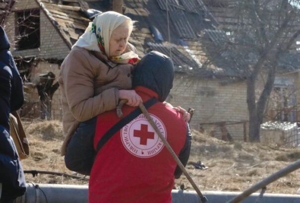 Ukrán emberjogi ombudsman: az oroszok tömegesen kínoznak halálra idős embereket