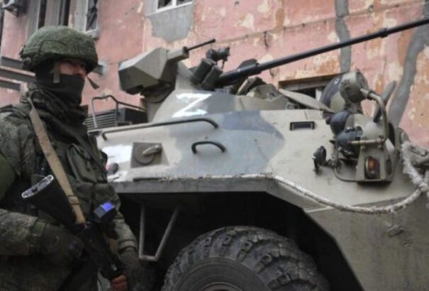 Több mint 1000 ukrán katona tette le a fegyvert Mariupolban – Kijev szerint ez nem igaz