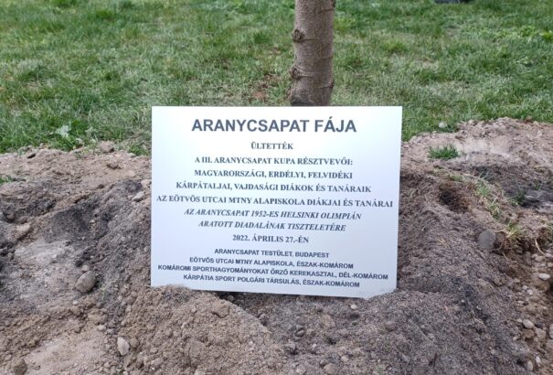 Múltban gyökeredző és jövőbe mutató faültetés Komáromban az Aranycsapat Kupa kapcsán