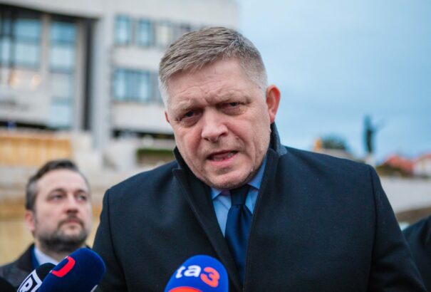 Fico: Az államfő a kormányfővel együtt nyíltan belerángat minket az ukrajnai háborúba