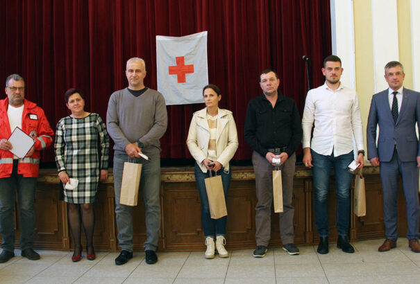 Komáromban kitüntették a legaktívabb véradókat