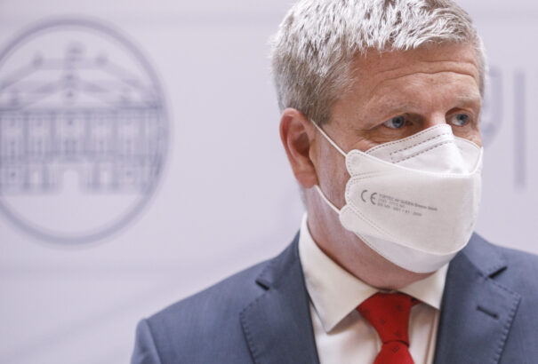 Lengvarský meghátrált a képviselők nyomására, visszahívja a nemváltásra vonatkozó vitatott irányelvet