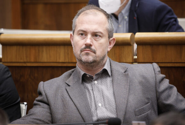 Hat hónap feltételes börtönbüntetésre ítélték Kotlebát