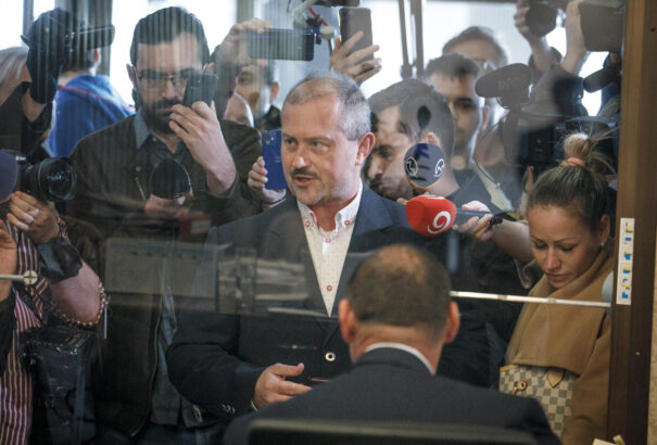 Kotleba megpróbált bejutni a parlament épületébe, de nem hagyták neki