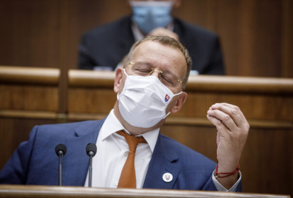 Egy háborúban az igazság esik el először. Aztán a józan ész