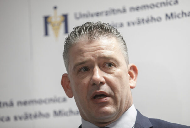 Mikulec: Az ukrajnai menekültek továbbra is a bősi menekültszálláson maradnak