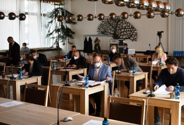 Rimaszombat képviselő-testületi ülésén megint háborúztak – eredmény nélkül