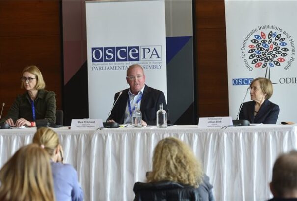 Választás 2022 – Nemzetközi megfigyelők: a lebonyolítás szakszerű volt, hiányoztak azonban az egyenlő versenyfeltételek