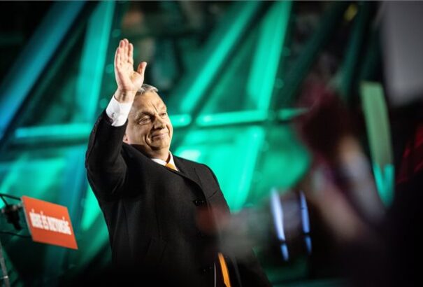 Micskó András: Egy nehéz nap éjszakája – avagy a magyar választások kulisszái mögül