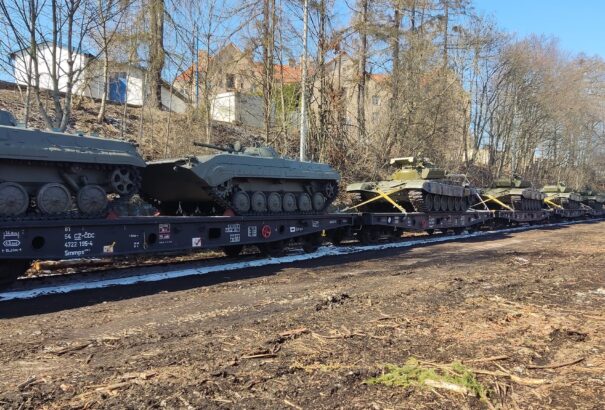 Csehország tankokat és páncélozott járműveket ad át Ukrajnának