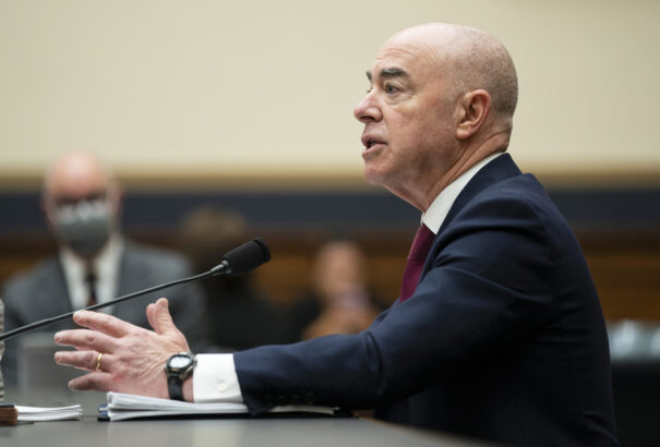 Az amerikai miniszter szerint a fehér felsőbbrendűség jelenti a legnagyobb terroristafenyegetést