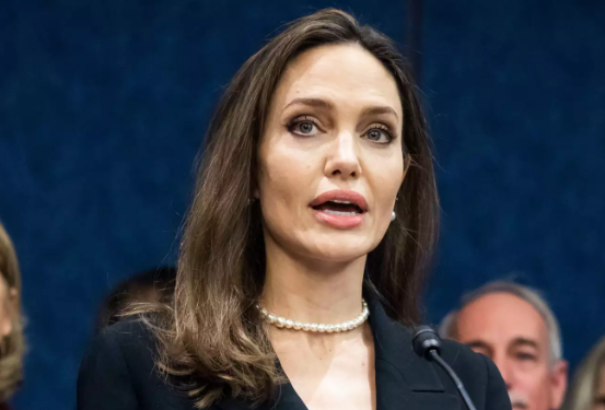 Váratlanul megjelent Lvivben Angelina Jolie amerikai színésznő