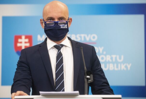 Gröhling: Fedezzük az alapiskolák idegennyelv-oktatással kapcsolatos tankönyvkiadásait