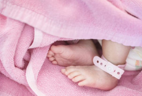 NCZI: A gyermek születését péntektől elektronikusan is be lehet jelenteni