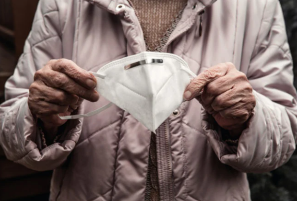 Csehországban húsvéttól minden bizonnyal megszűnik a reszpirátorviselés a tömegközlekedésben