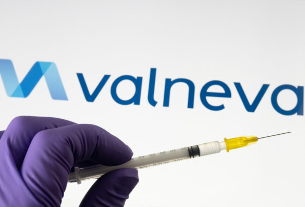 Nagy-Britanniában jóváhagyták a Valneva új koronavírus elleni vakcináját