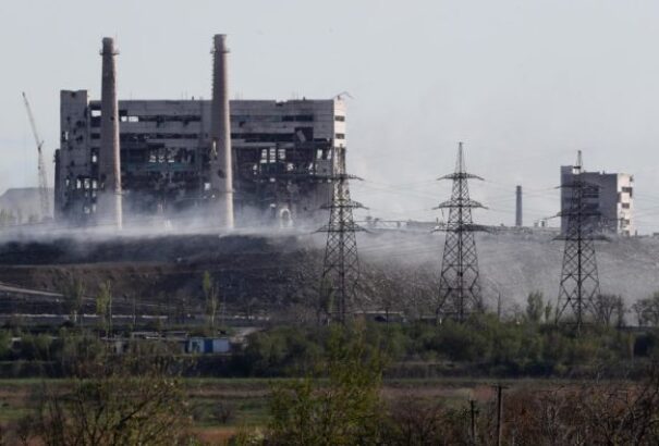 Folytatódik a civilek kimenekítése az Azovsztal üzemből