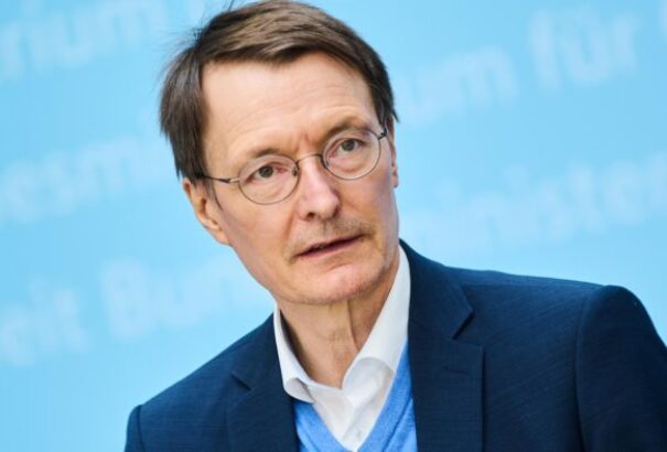 A német egészségügyi miniszter tudni véli: ősszel visszatérhet a Delta