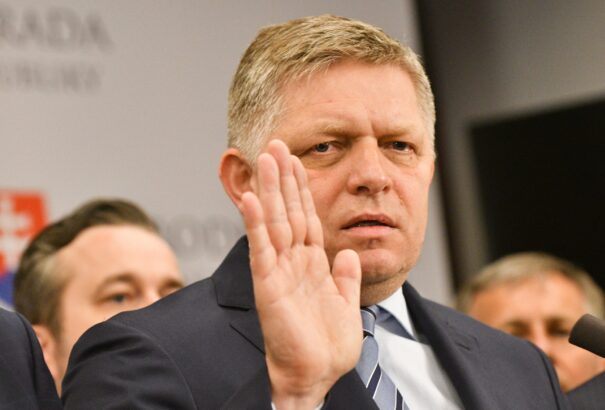 A parlament nem szavazta meg Fico vizsgálati fogságba történő kiadását