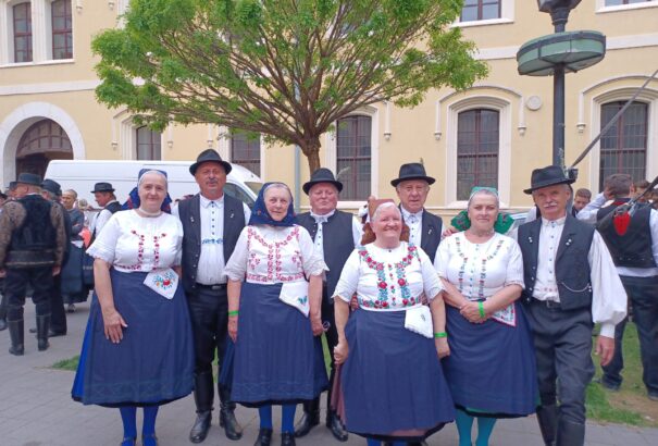 Fergeteges hangulatot hozott Komáromba a Szlovákiai Magyar Táncháztalálkozó – Képgalériával