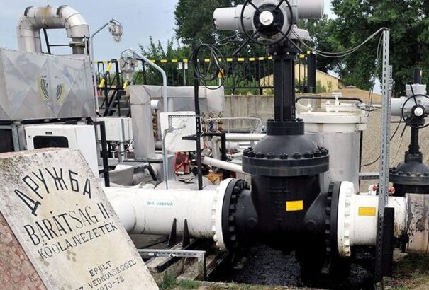 Politico: Enged az olaj ügyében Magyarországnak Brüsszel