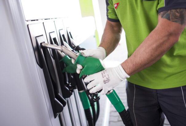 Mol: Forgalmi engedéllyel igazolható a jogosultság a hatósági áras üzemanyagvásárlásra