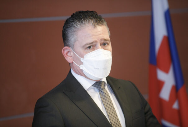 Központi Válságstáb: Marad a veszélyhelyzet, járvány- és menekülthullám is jöhet még