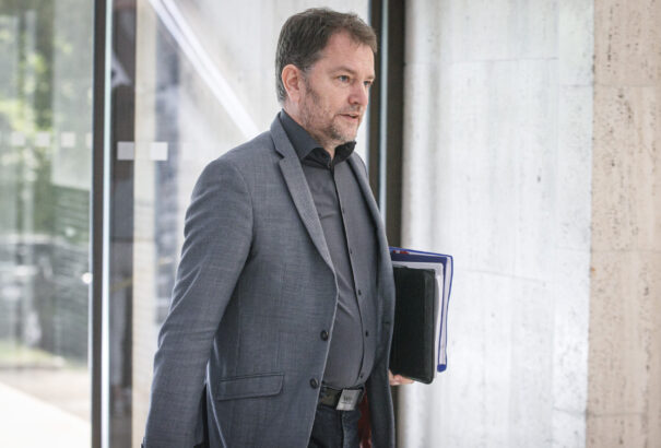 Parlamenti vita a családtámogatási csomagról: meglett a többség a gyorsított eljárás megszavazásához. Pénteken jön a célegyenes