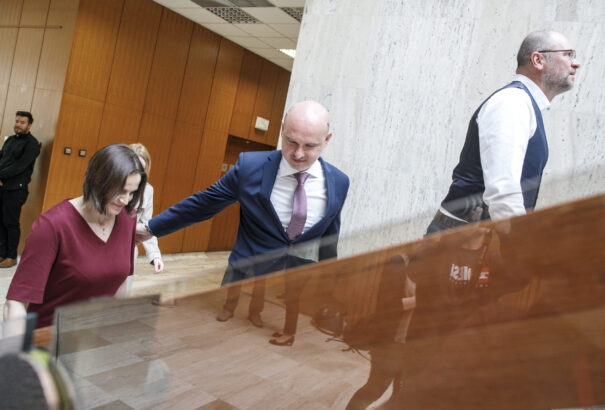 Az SaS nem vétózza meg, de minden eszközzel akadályozza az inflációellenes szociális csomag elfogadását