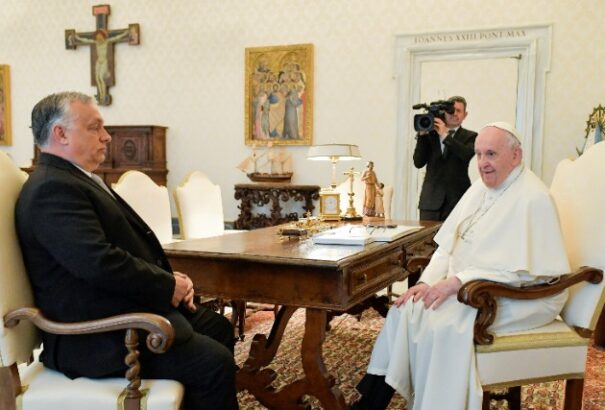 Ferenc pápa: Orbán Viktor azt mondta nekem, hogy az orosz tervek szerint május 9-én véget érhet a háború