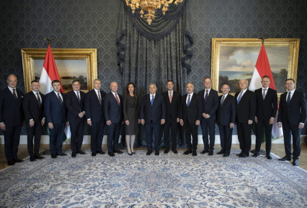 Magyar kormányalakítás – Letették az esküt az új miniszterek