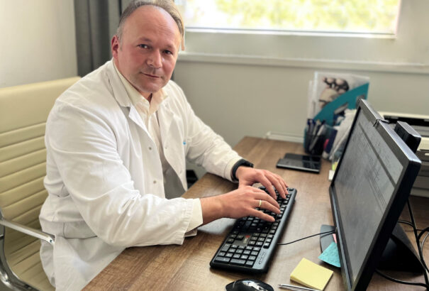 A számítógép vagy mobiltelefon túlzott használata komoly kézproblémákat okozhat