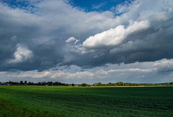Közepesen felhős idővel indul a szerda, délután azonban csapadék várható